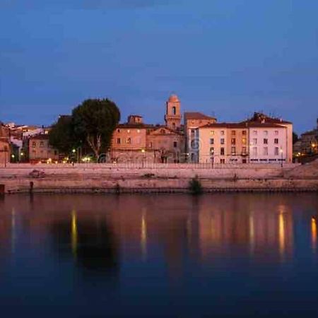 Appartement A Pied Du Centre Avec Place De Parking Arles Exterior foto