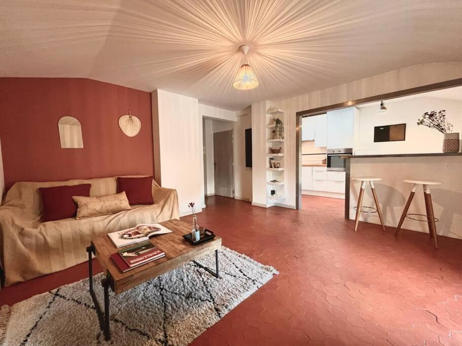 Appartement A Pied Du Centre Avec Place De Parking Arles Exterior foto
