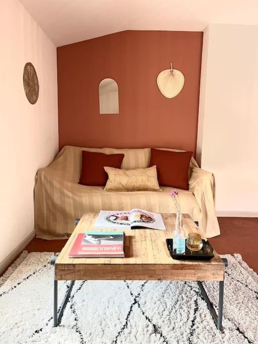 Appartement A Pied Du Centre Avec Place De Parking Arles Exterior foto
